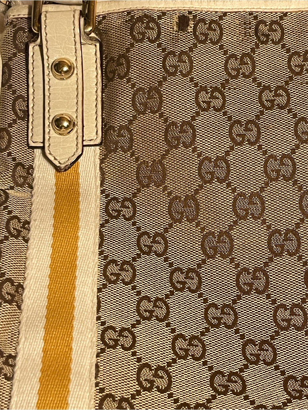 Gucci Crossbody with COA and two bag charms - Picture 6 of 16